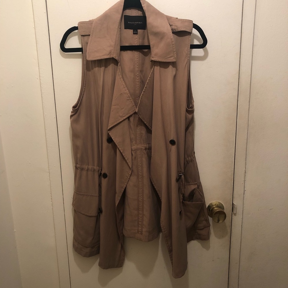 Sleeveless trench vest